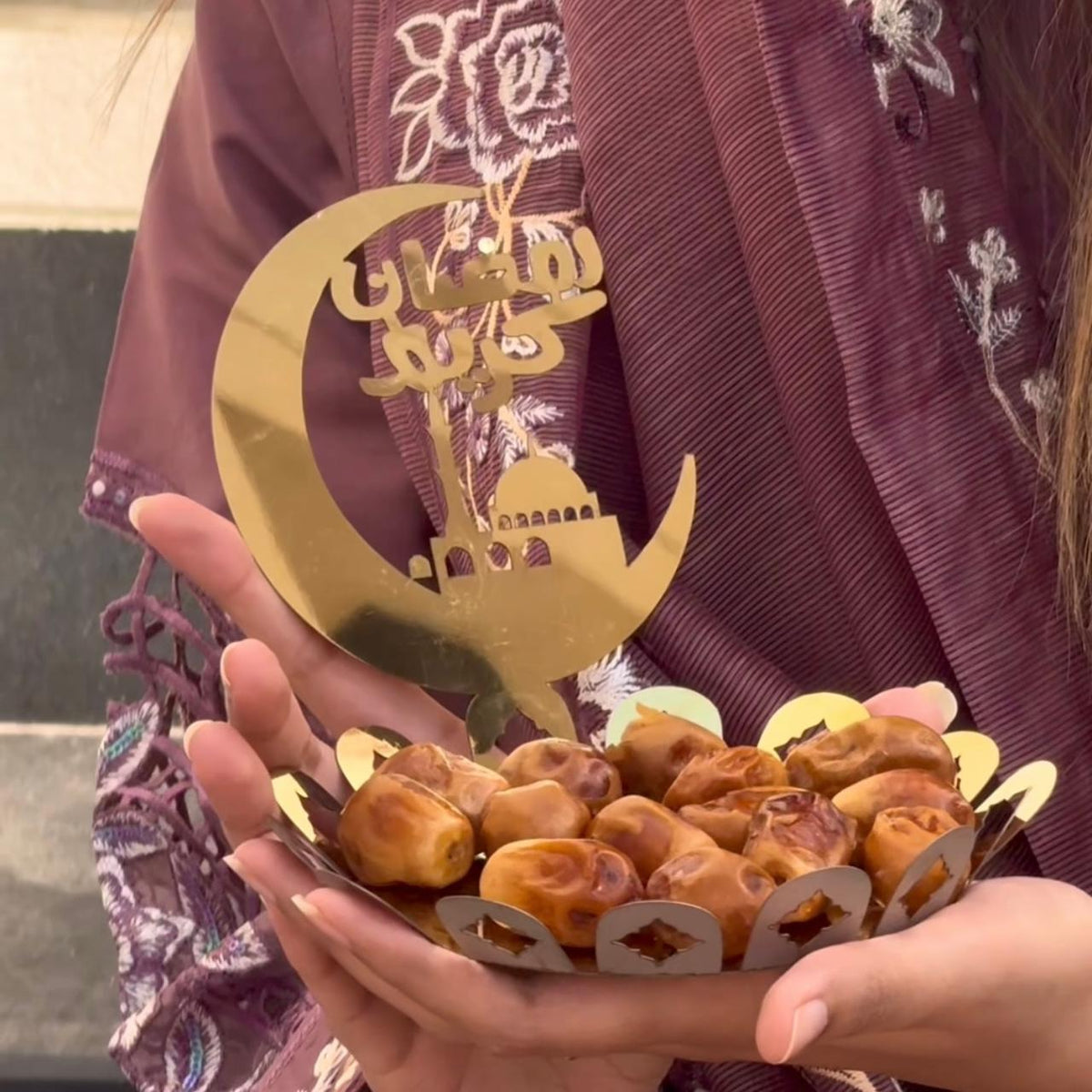 Ramadan Kareem Stainless Steel Dates Tray – Round Metal Serving Plate for Iftar & Gifting